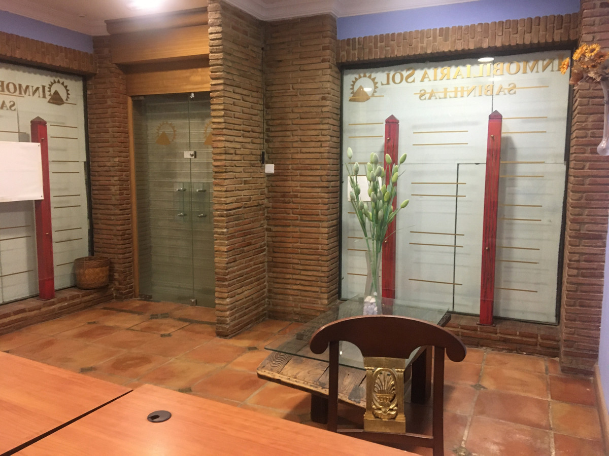Se vende Local comercial de 2 dormitorios en Costa Del Sol, Málaga, España