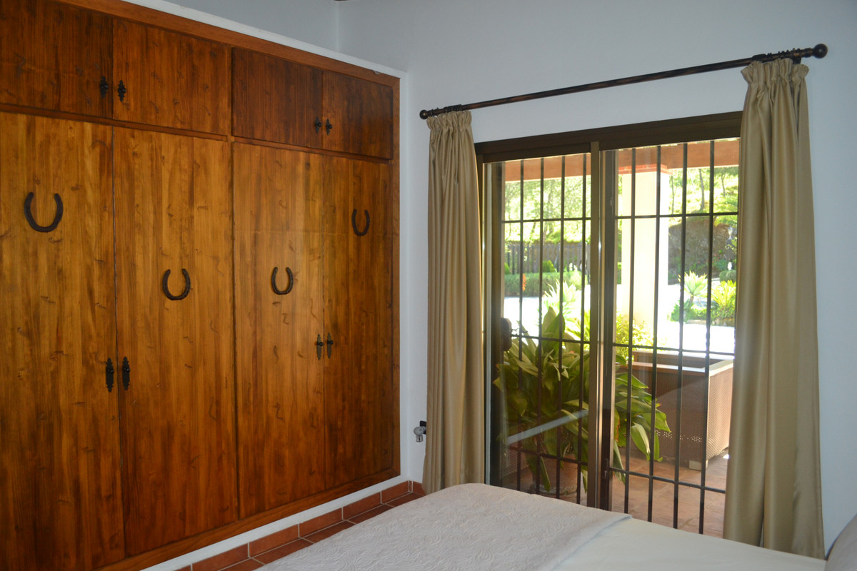 5 Bed Townhouse for sale in Coín Costa Del Sol, Málaga, Spain