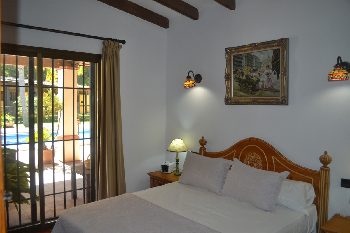 5 Bed Townhouse for sale in Coín Costa Del Sol, Málaga, Spain