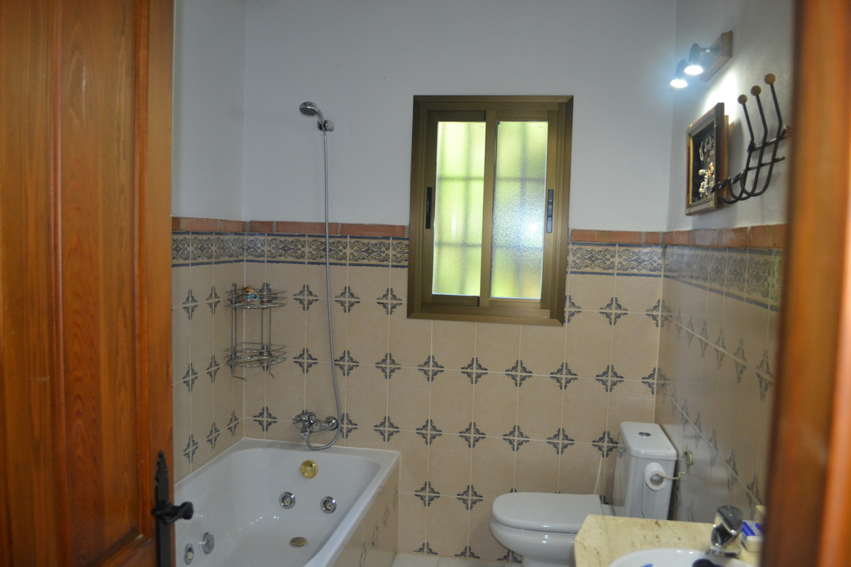 5 Bed Townhouse for sale in Coín Costa Del Sol, Málaga, Spain