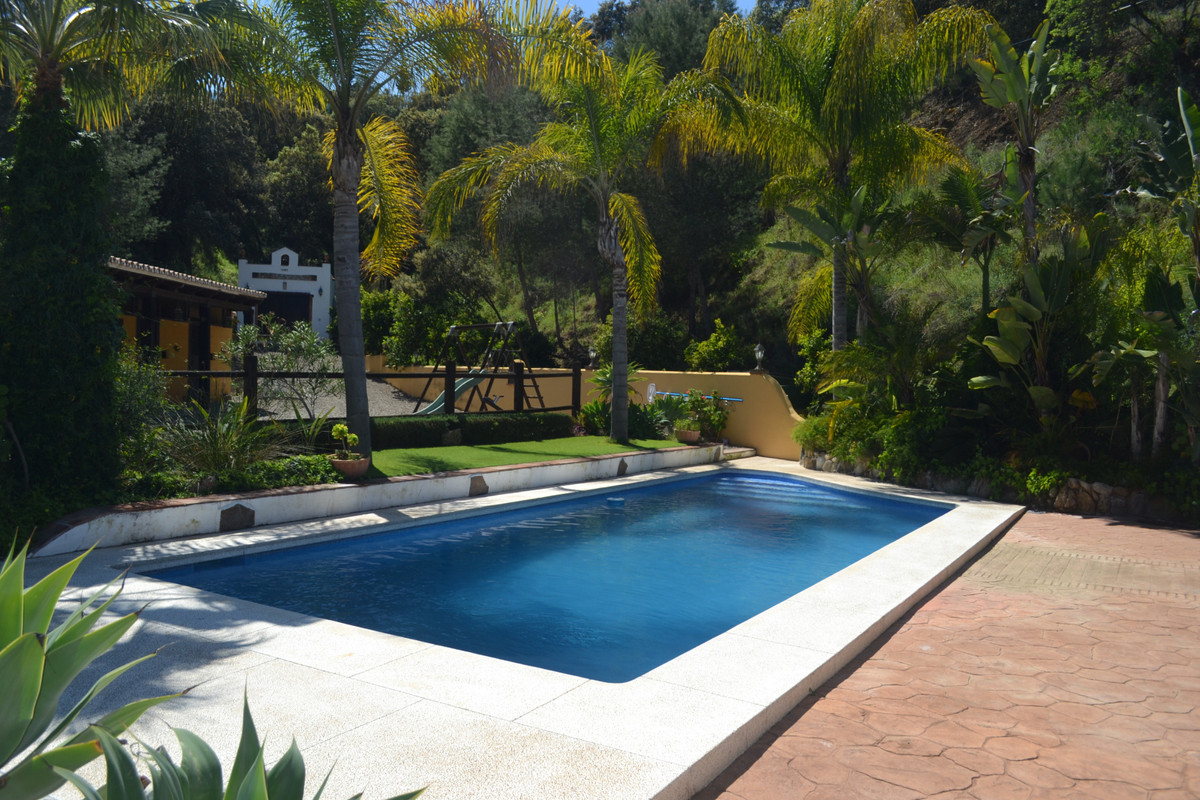 5 Bed Townhouse for sale in Coín Costa Del Sol, Málaga, Spain