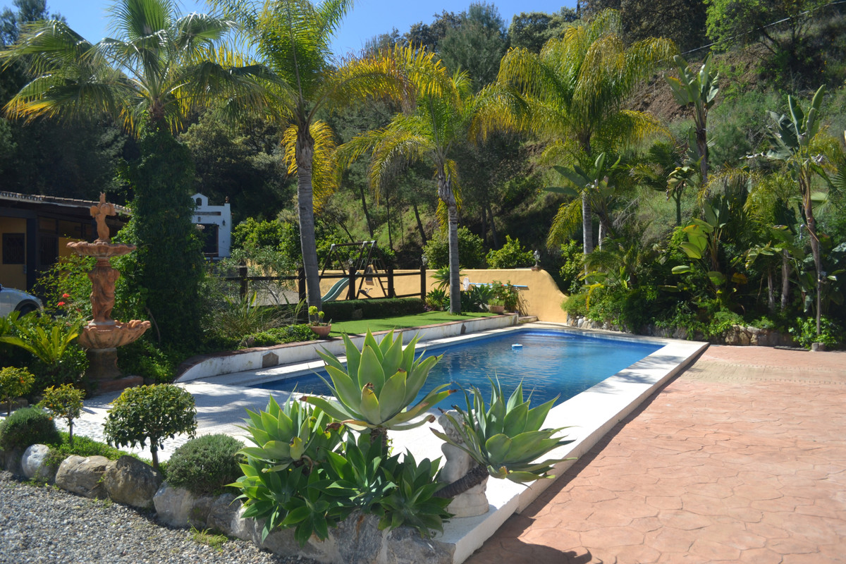 5 Bed Townhouse for sale in Coín Costa Del Sol, Málaga, Spain
