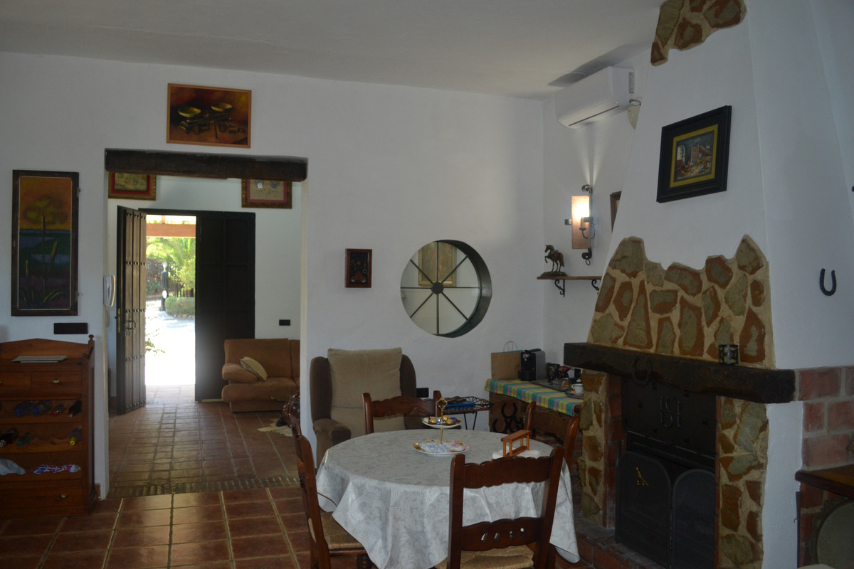 5 Bed Townhouse for sale in Coín Costa Del Sol, Málaga, Spain