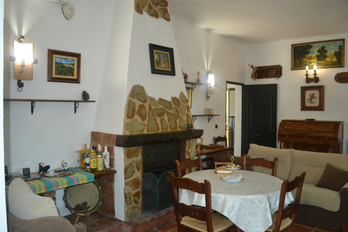 5 Bed Townhouse for sale in Coín Costa Del Sol, Málaga, Spain