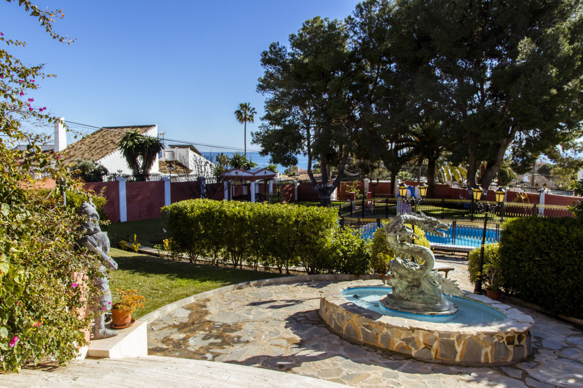 6 Bed Townhouse for sale in Estepona Costa Del Sol, Málaga, Spain