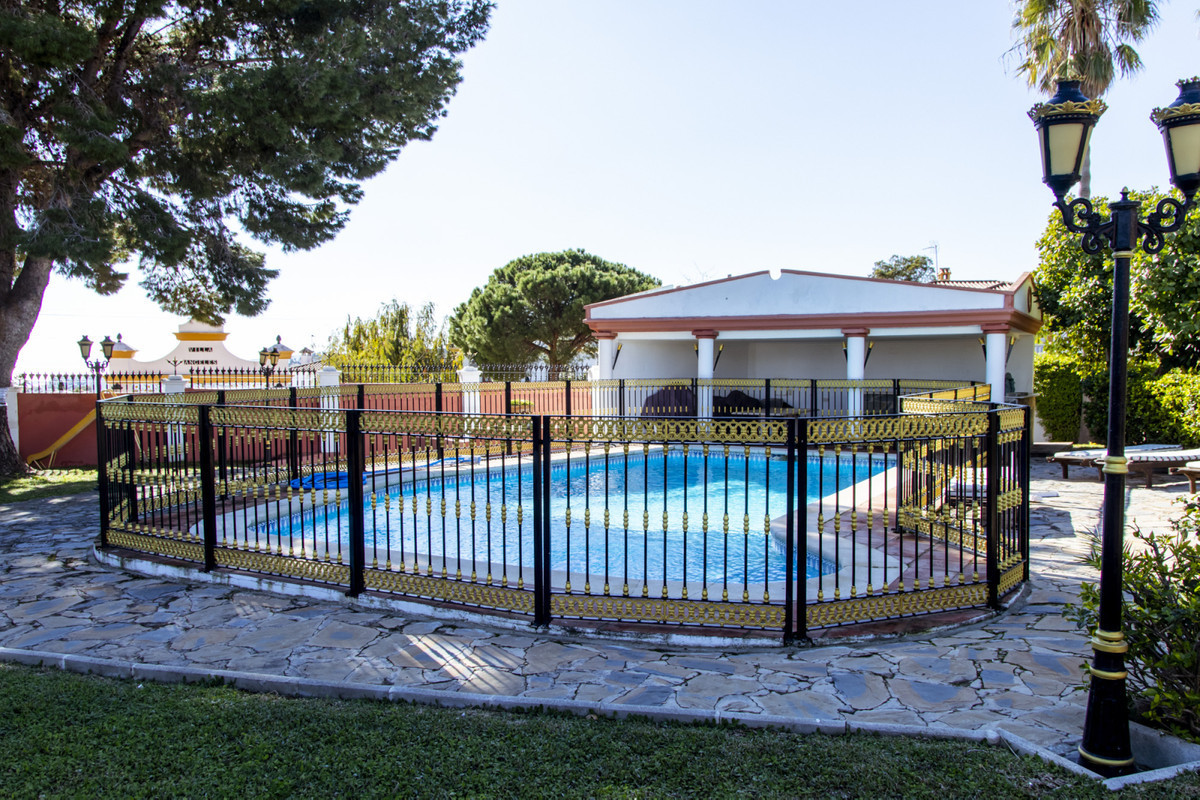 6 Bed Townhouse for sale in Estepona Costa Del Sol, Málaga, Spain