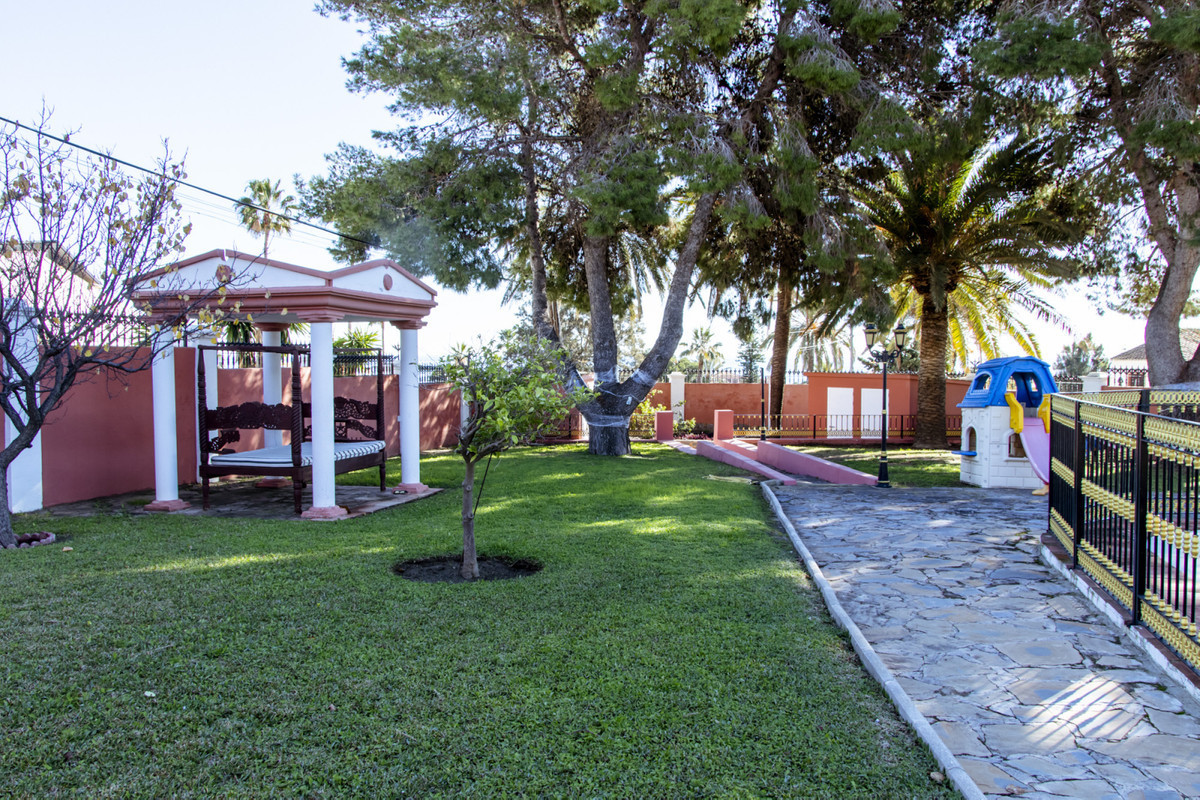 6 Bed Townhouse for sale in Estepona Costa Del Sol, Málaga, Spain