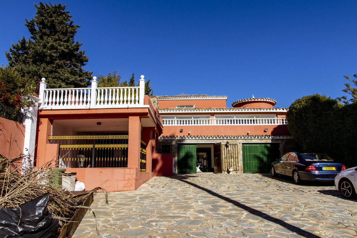 6 Bed Townhouse for sale in Estepona Costa Del Sol, Málaga, Spain