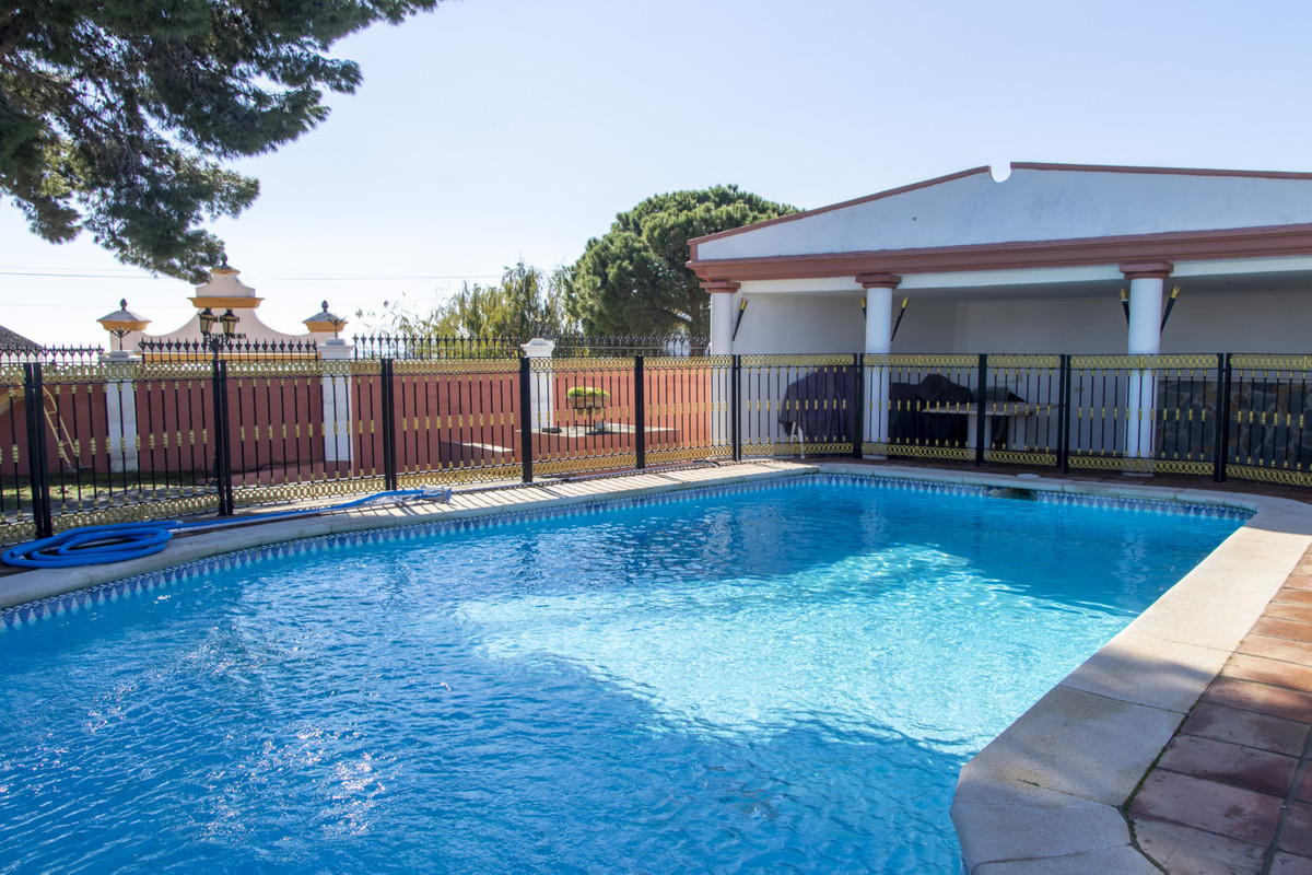 6 Bed Townhouse for sale in Estepona Costa Del Sol, Málaga, Spain