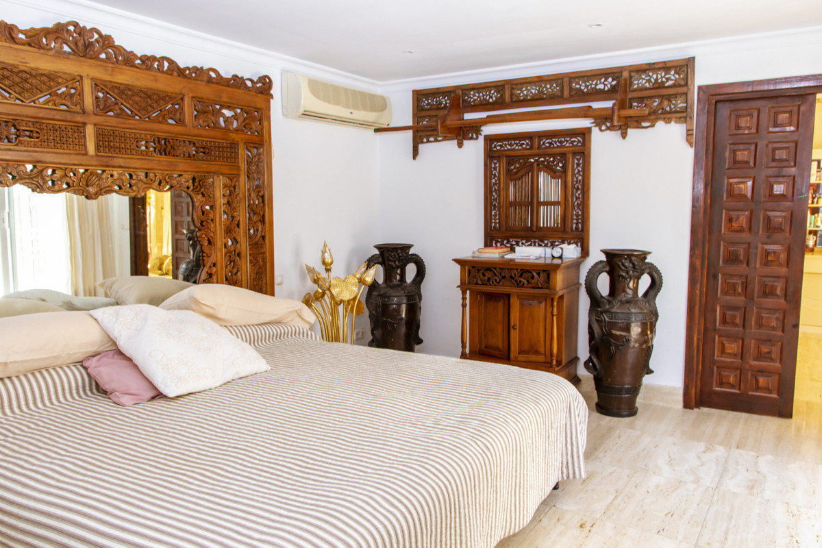 6 Bed Townhouse for sale in Estepona Costa Del Sol, Málaga, Spain