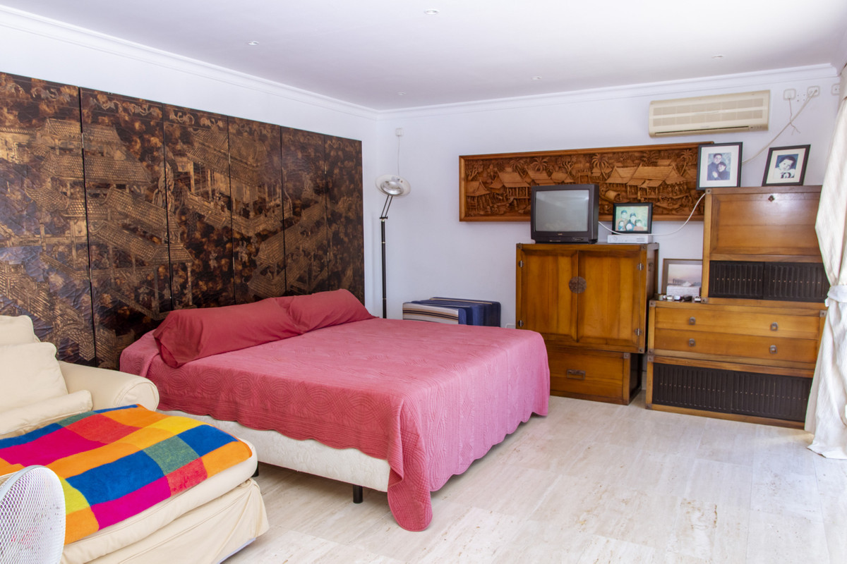 6 Bed Townhouse for sale in Estepona Costa Del Sol, Málaga, Spain