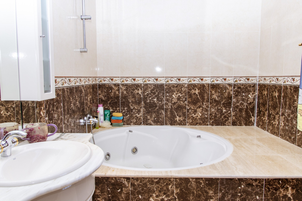6 Bed Townhouse for sale in Estepona Costa Del Sol, Málaga, Spain