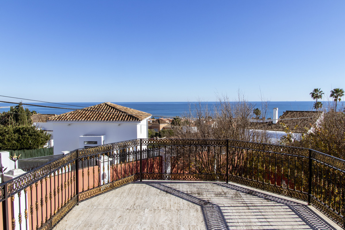 6 Bed Townhouse for sale in Estepona Costa Del Sol, Málaga, Spain