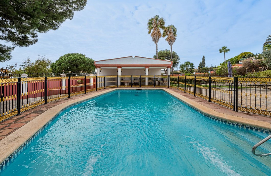 6 Bed Townhouse for sale in Estepona Costa Del Sol, Málaga, Spain