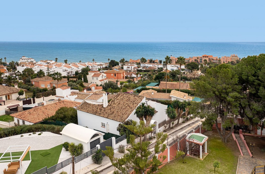 6 Bed Townhouse for sale in Estepona Costa Del Sol, Málaga, Spain