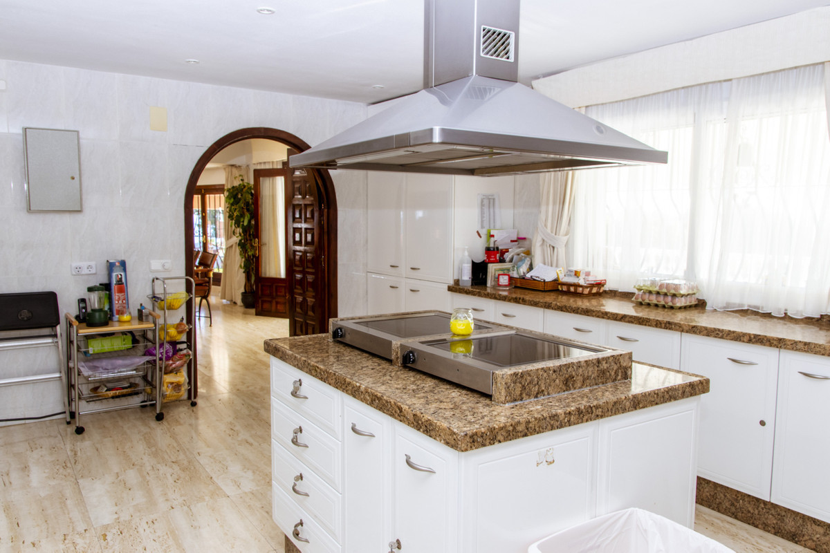6 Bed Townhouse for sale in Estepona Costa Del Sol, Málaga, Spain