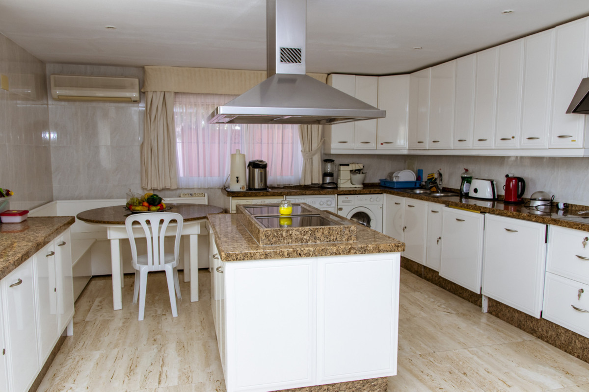 6 Bed Townhouse for sale in Estepona Costa Del Sol, Málaga, Spain
