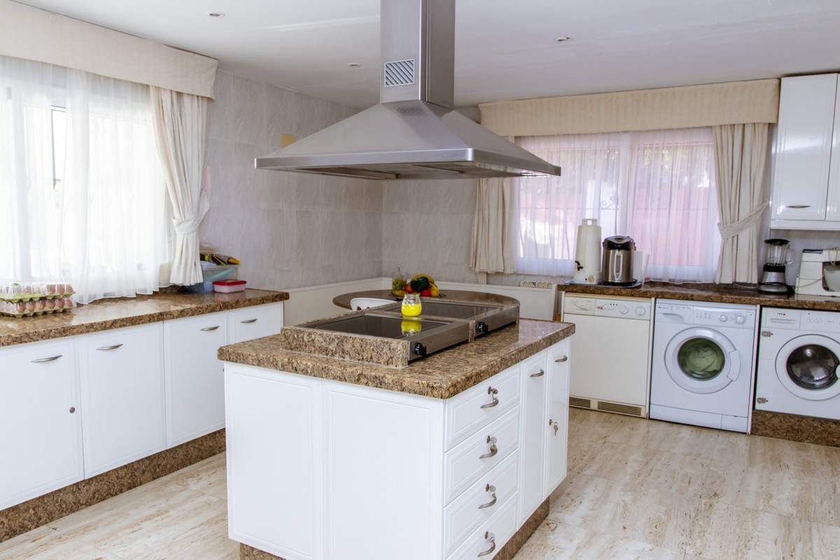6 Bed Townhouse for sale in Estepona Costa Del Sol, Málaga, Spain