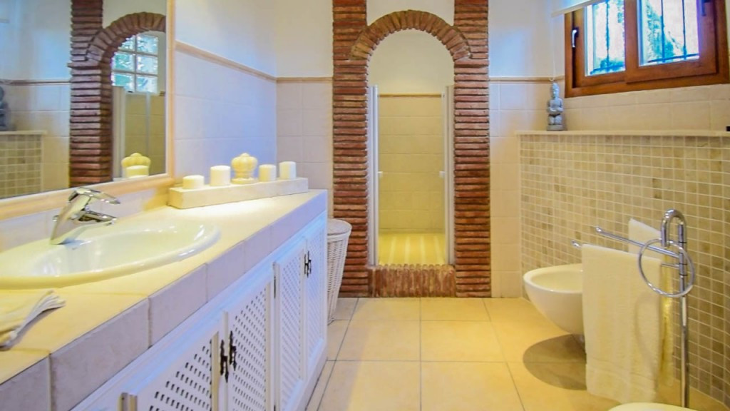 8 Bed Townhouse for sale in Coín Costa Del Sol, Málaga, Spain