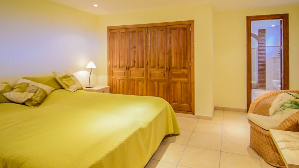 8 Bed Townhouse for sale in Coín Costa Del Sol, Málaga, Spain