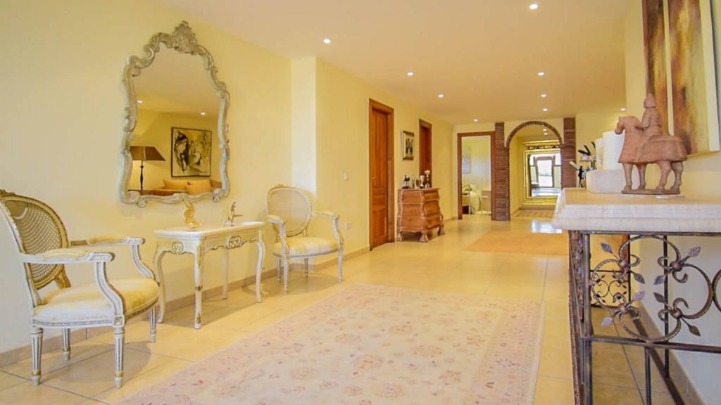 8 Bed Townhouse for sale in Coín Costa Del Sol, Málaga, Spain
