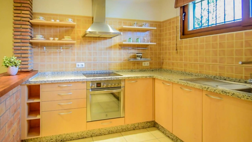 8 Bed Townhouse for sale in Coín Costa Del Sol, Málaga, Spain