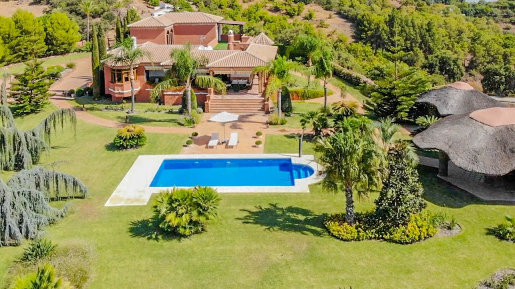 8 Bed Townhouse for sale in Coín Costa Del Sol, Málaga, Spain