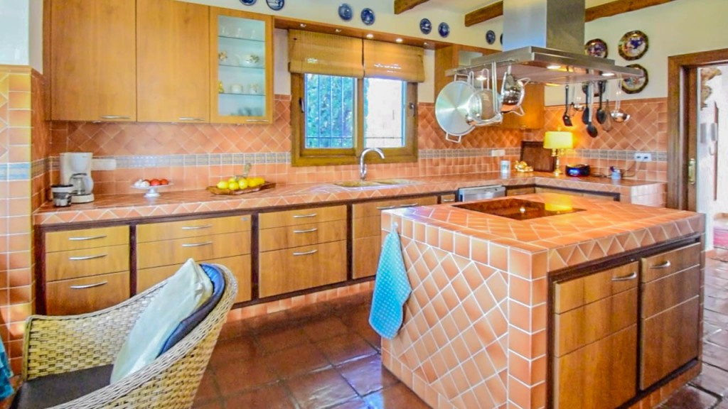 8 Bed Townhouse for sale in Coín Costa Del Sol, Málaga, Spain
