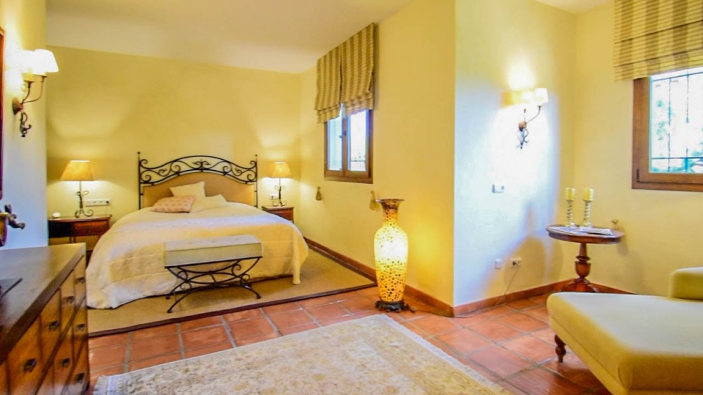 8 Bed Townhouse for sale in Coín Costa Del Sol, Málaga, Spain