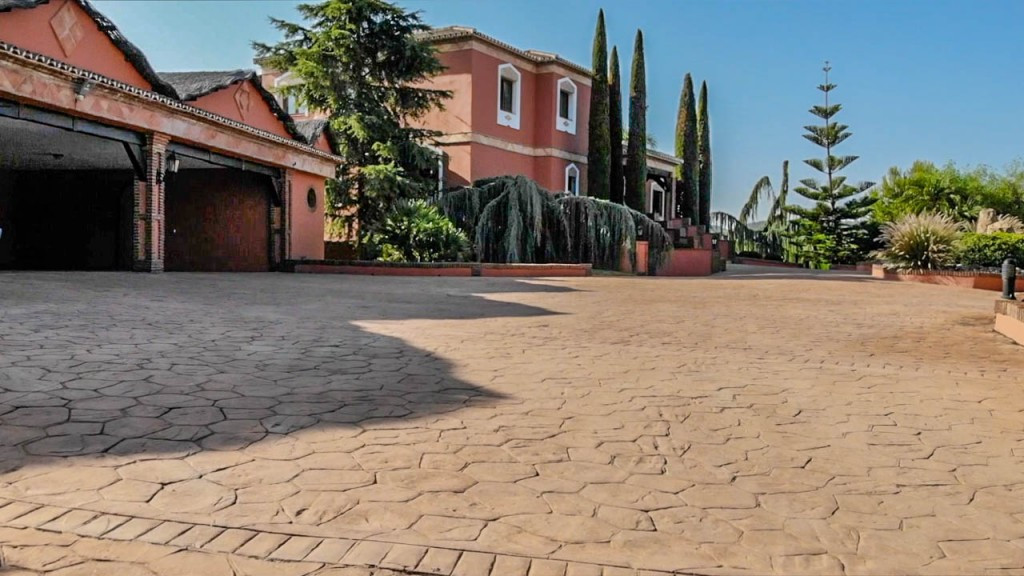 8 Bed Townhouse for sale in Coín Costa Del Sol, Málaga, Spain
