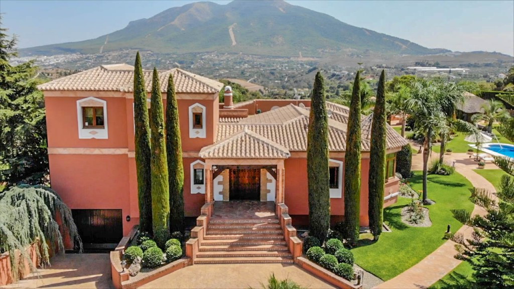 8 Bed Townhouse for sale in Coín Costa Del Sol, Málaga, Spain