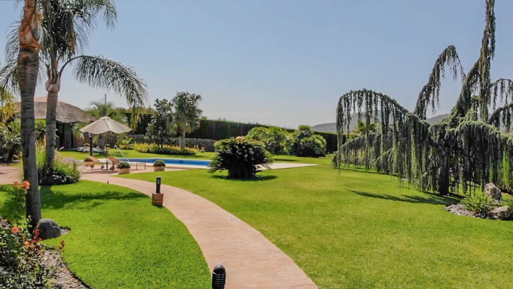 8 Bed Townhouse for sale in Coín Costa Del Sol, Málaga, Spain