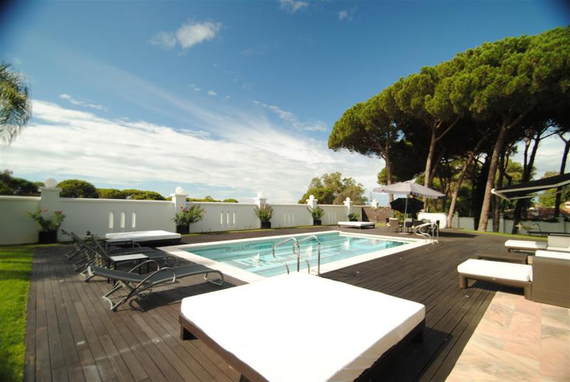 8 Bed Townhouse for sale in Cabopino Costa Del Sol, Málaga, Spain