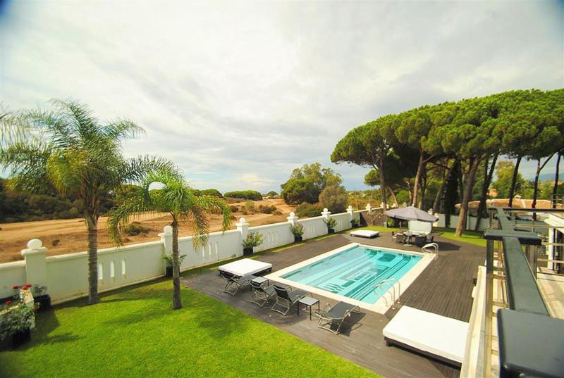 8 Bed Townhouse for sale in Cabopino Costa Del Sol, Málaga, Spain