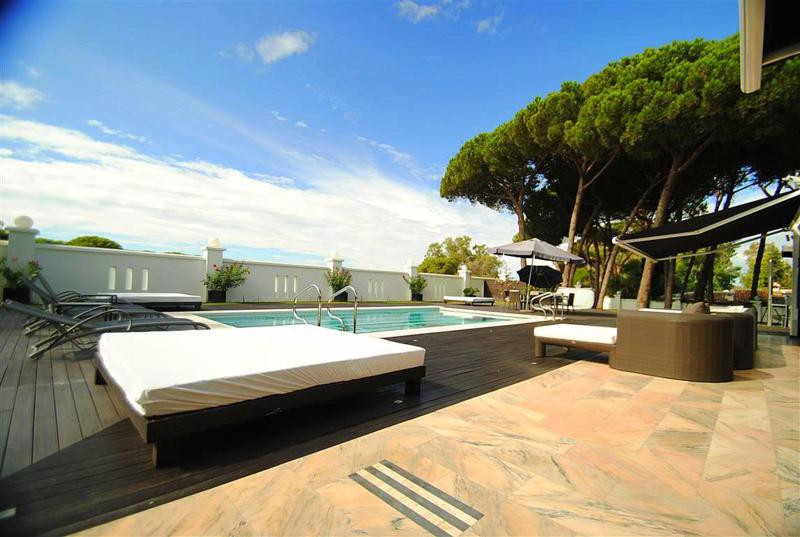 8 Bed Townhouse for sale in Cabopino Costa Del Sol, Málaga, Spain