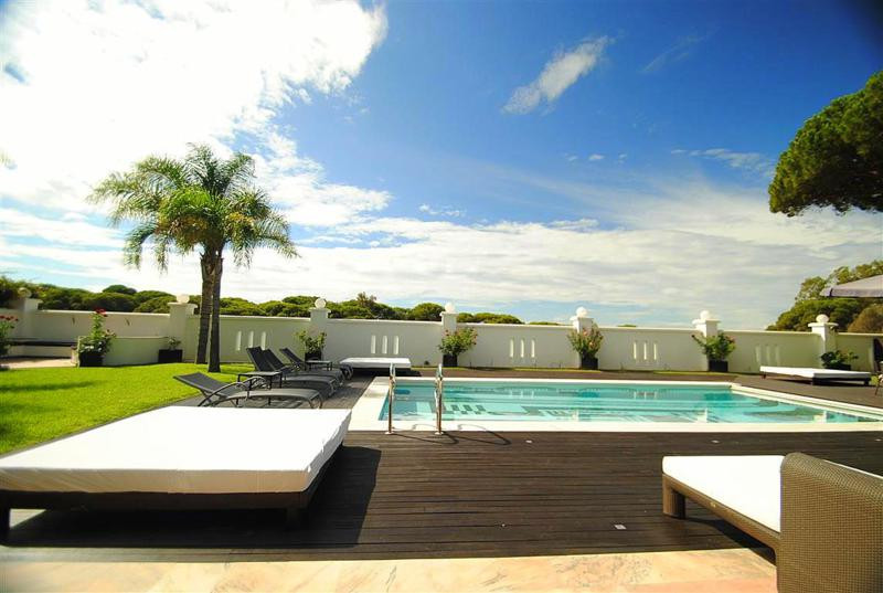 8 Bed Townhouse for sale in Cabopino Costa Del Sol, Málaga, Spain