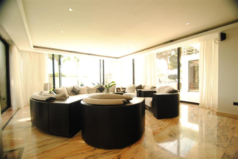 8 Bed Townhouse for sale in Cabopino Costa Del Sol, Málaga, Spain