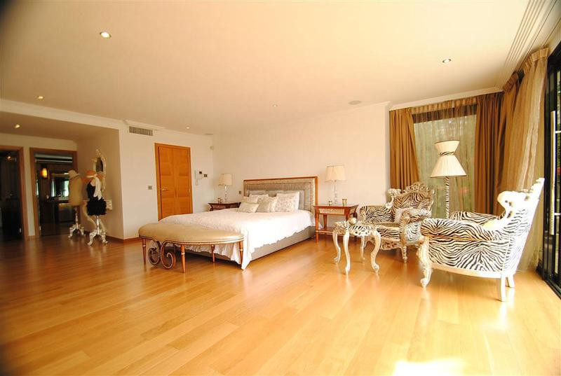 8 Bed Townhouse for sale in Cabopino Costa Del Sol, Málaga, Spain