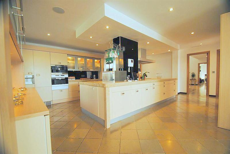 8 Bed Townhouse for sale in Cabopino Costa Del Sol, Málaga, Spain