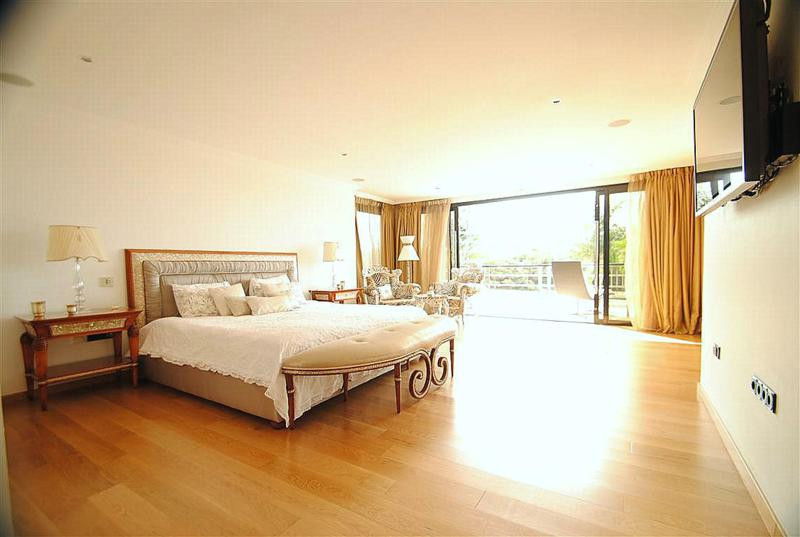 8 Bed Townhouse for sale in Cabopino Costa Del Sol, Málaga, Spain