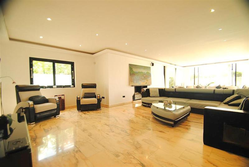 8 Bed Townhouse for sale in Cabopino Costa Del Sol, Málaga, Spain