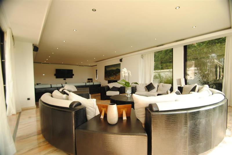 8 Bed Townhouse for sale in Cabopino Costa Del Sol, Málaga, Spain