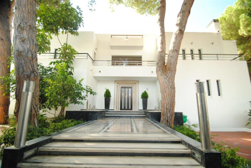 8 Bed Townhouse for sale in Cabopino Costa Del Sol, Málaga, Spain