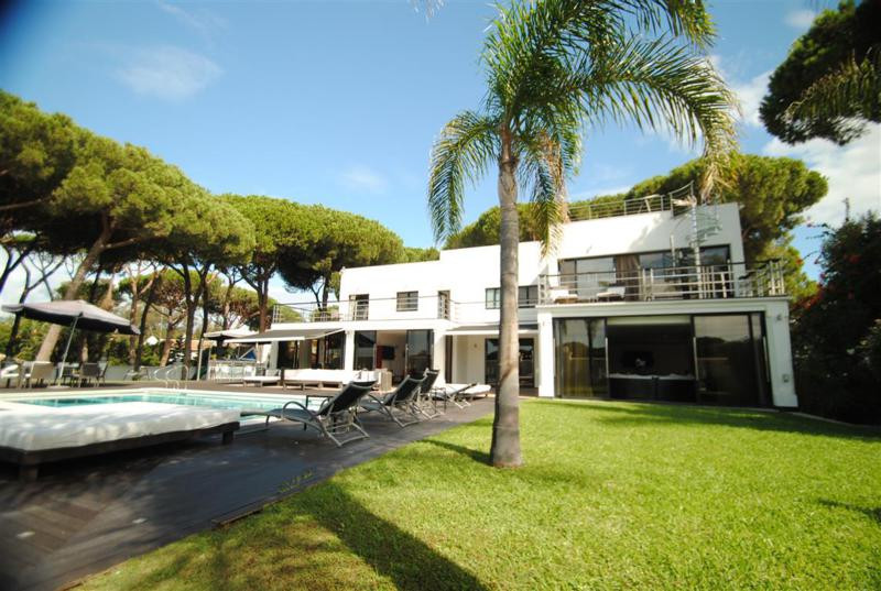8 Bed Townhouse for sale in Cabopino Costa Del Sol, Málaga, Spain