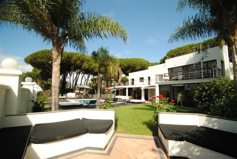 8 Bed Townhouse for sale in Cabopino Costa Del Sol, Málaga, Spain