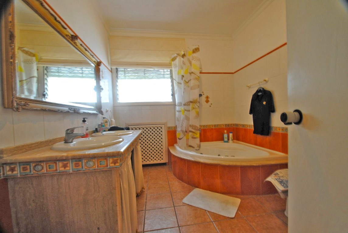 Se vende Villa - Chalet de 10 dormitorios en Costa Del Sol, Málaga, España