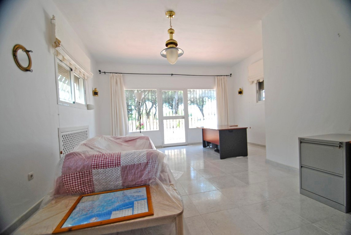 Se vende Villa - Chalet de 10 dormitorios en Costa Del Sol, Málaga, España