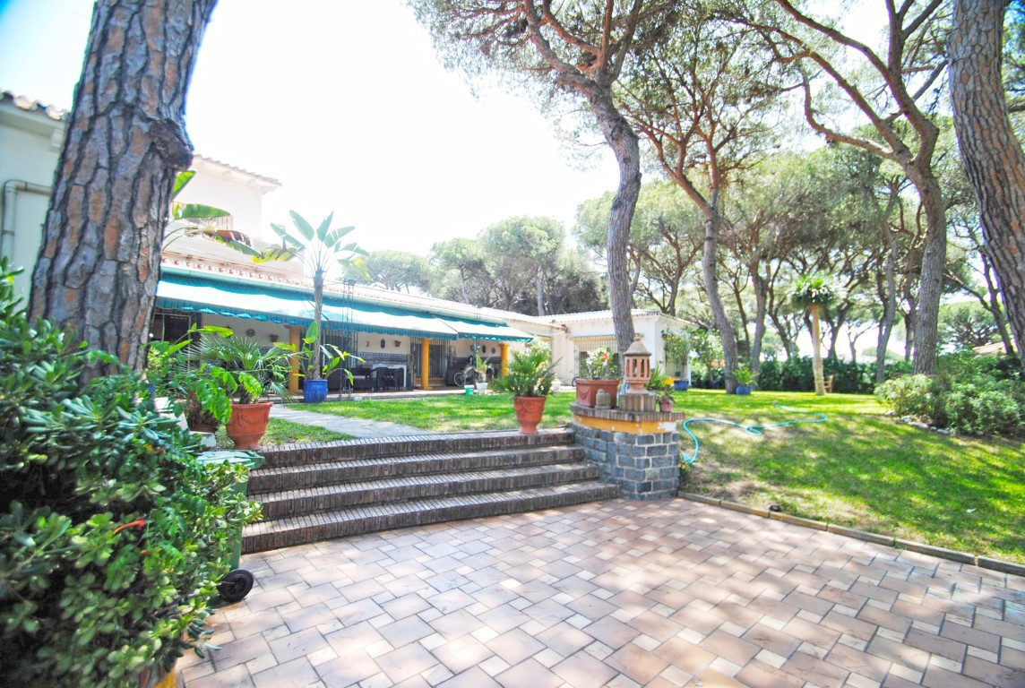 Se vende Villa - Chalet de 10 dormitorios en Costa Del Sol, Málaga, España