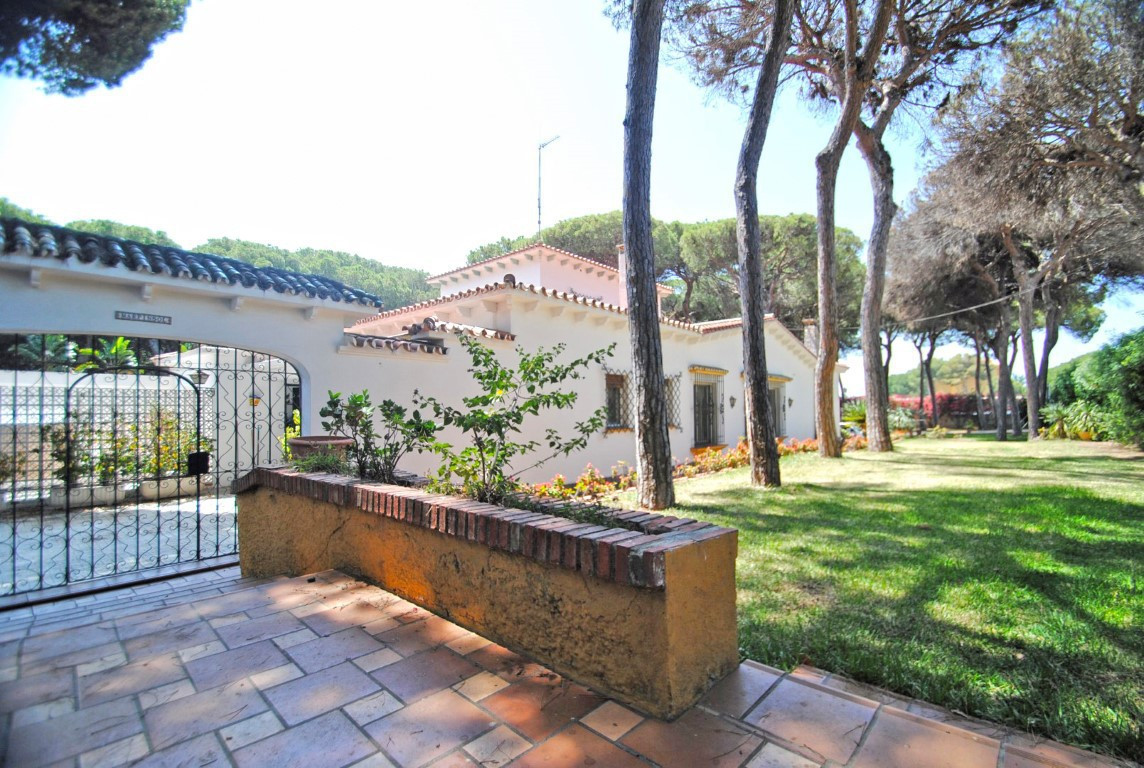 Se vende Villa - Chalet de 10 dormitorios en Costa Del Sol, Málaga, España