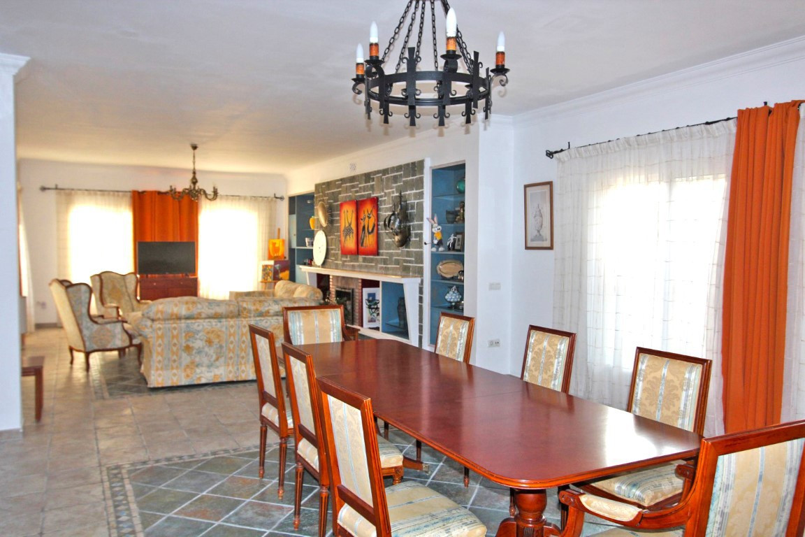 Se vende Villa - Chalet de 10 dormitorios en Costa Del Sol, Málaga, España